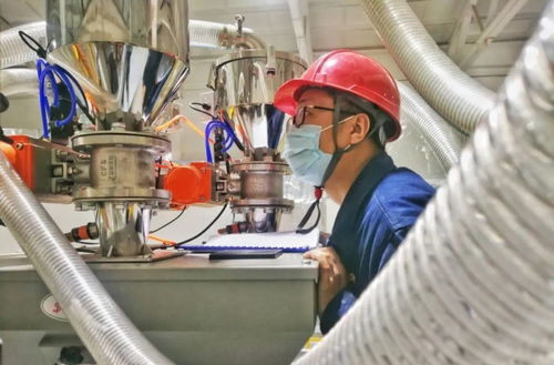 甘肅首條熔噴布生產(chǎn)線產(chǎn)品順利下線，經(jīng)緯編布制造迎來(lái)新篇章